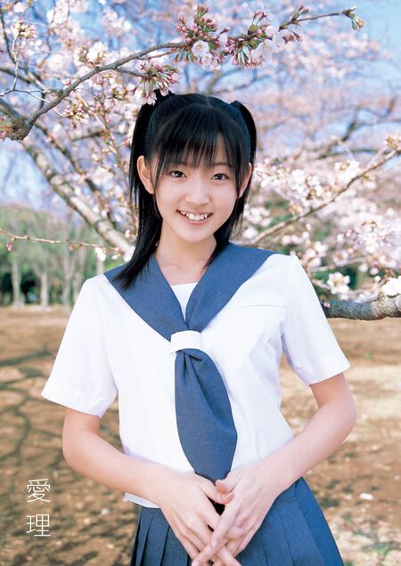 鈴木愛理写真集『この風が好き』 | dアニメストア