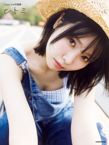 Liyuu 2nd写真集 ヒトミ 直筆サイン色紙 Liyuu 2nd写真集 ヒトミ | dアニメストア